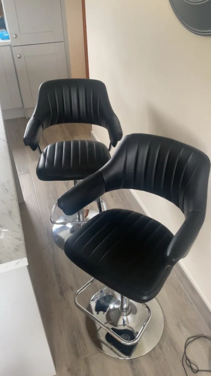2 adjustable kitchen chairs