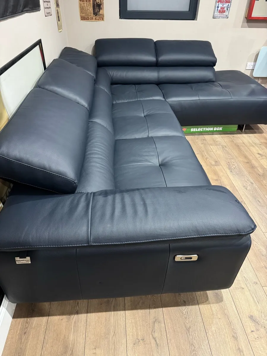 Corner Italian recliner leather couch - Image 1