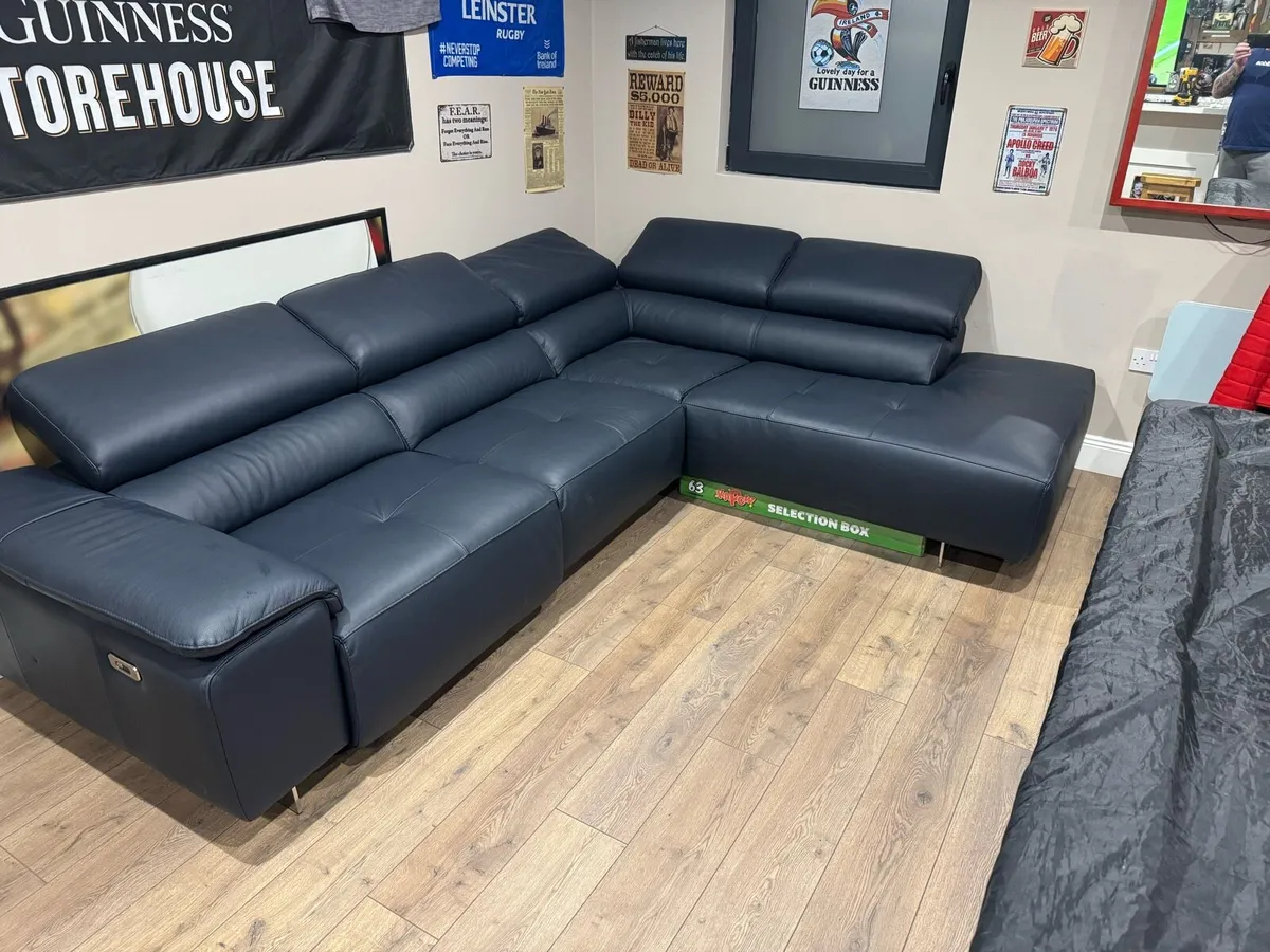 Corner Italian recliner leather couch - Image 3