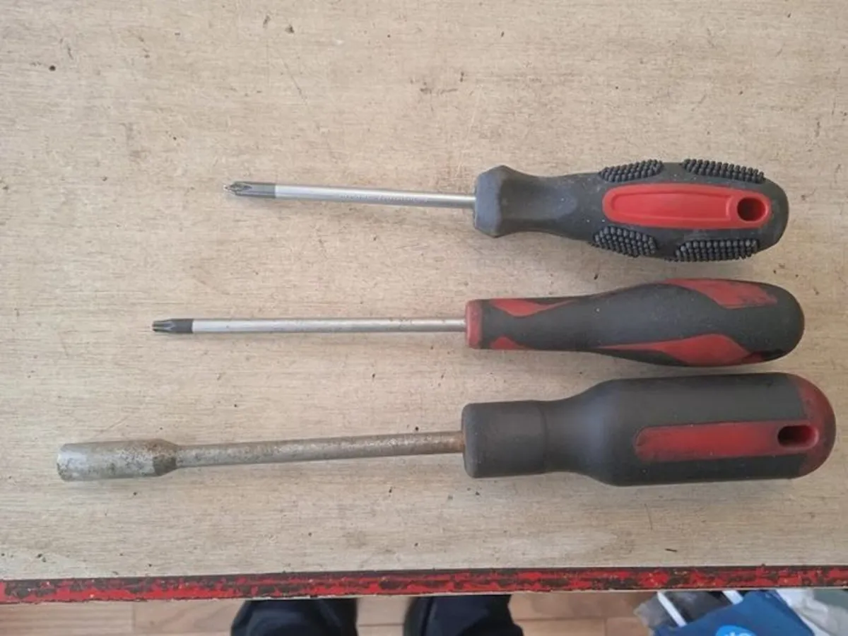 3 used Philips , torx , 8mm spinner