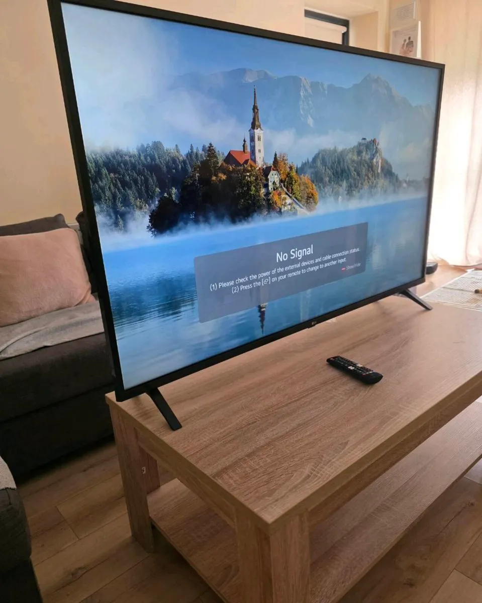 LG 4K UHD TV 55" - Image 1