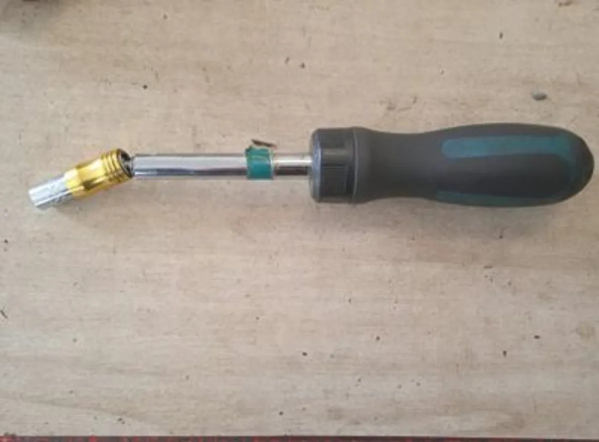 Screwdriver swivel/fixed ratchet