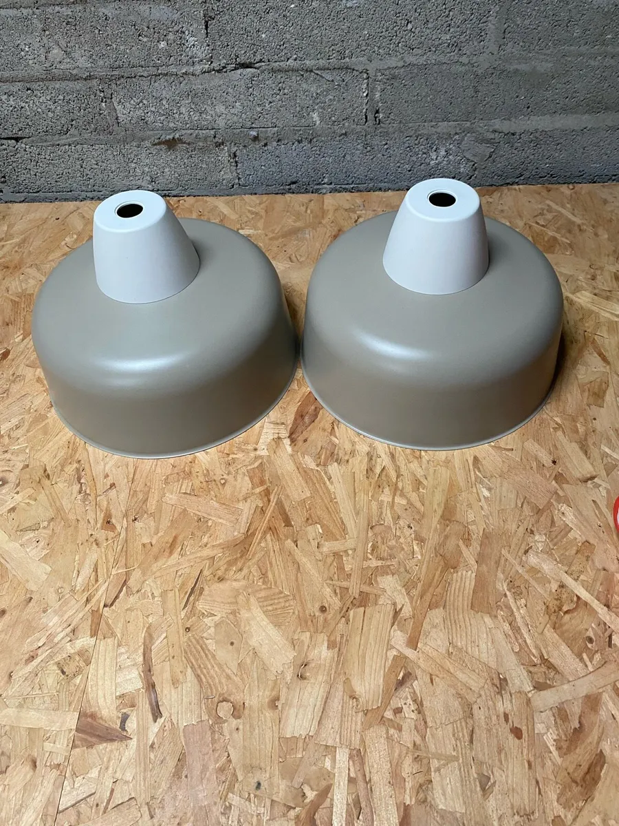 Pendant ceiling light shade - Image 1