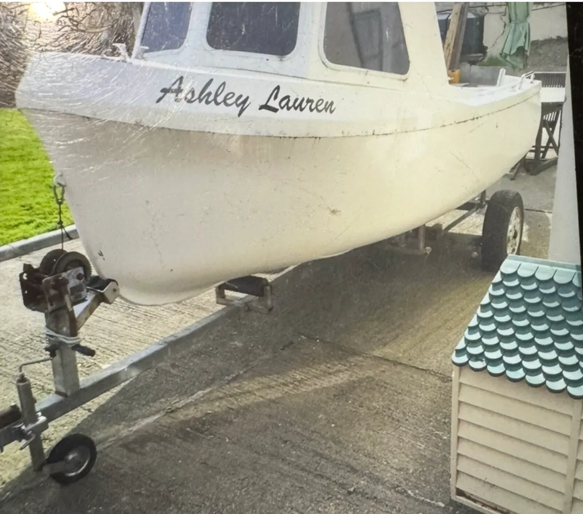 Fibreglass cuddle cabin boat - Image 1