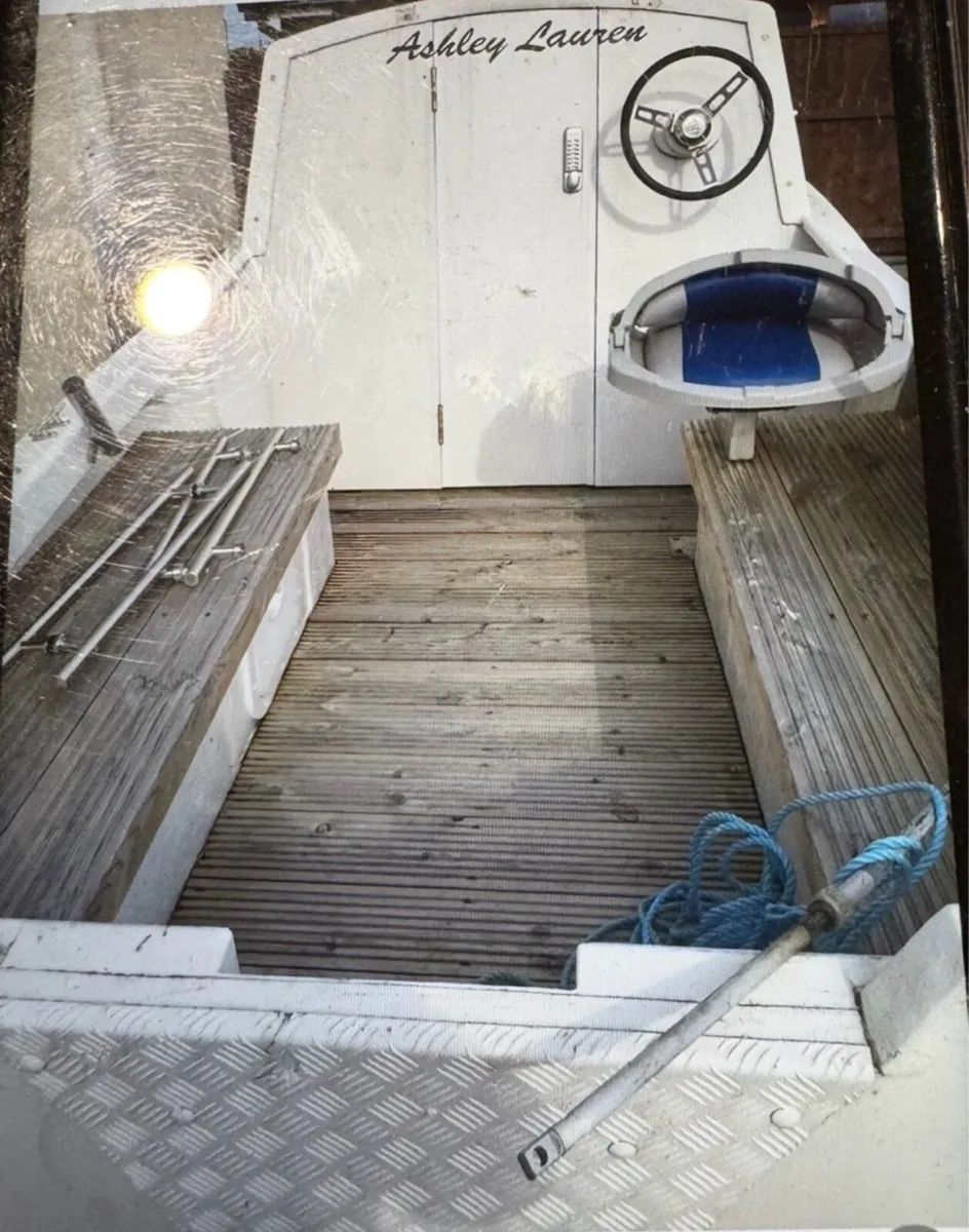 Fibreglass cuddle cabin boat - Image 2
