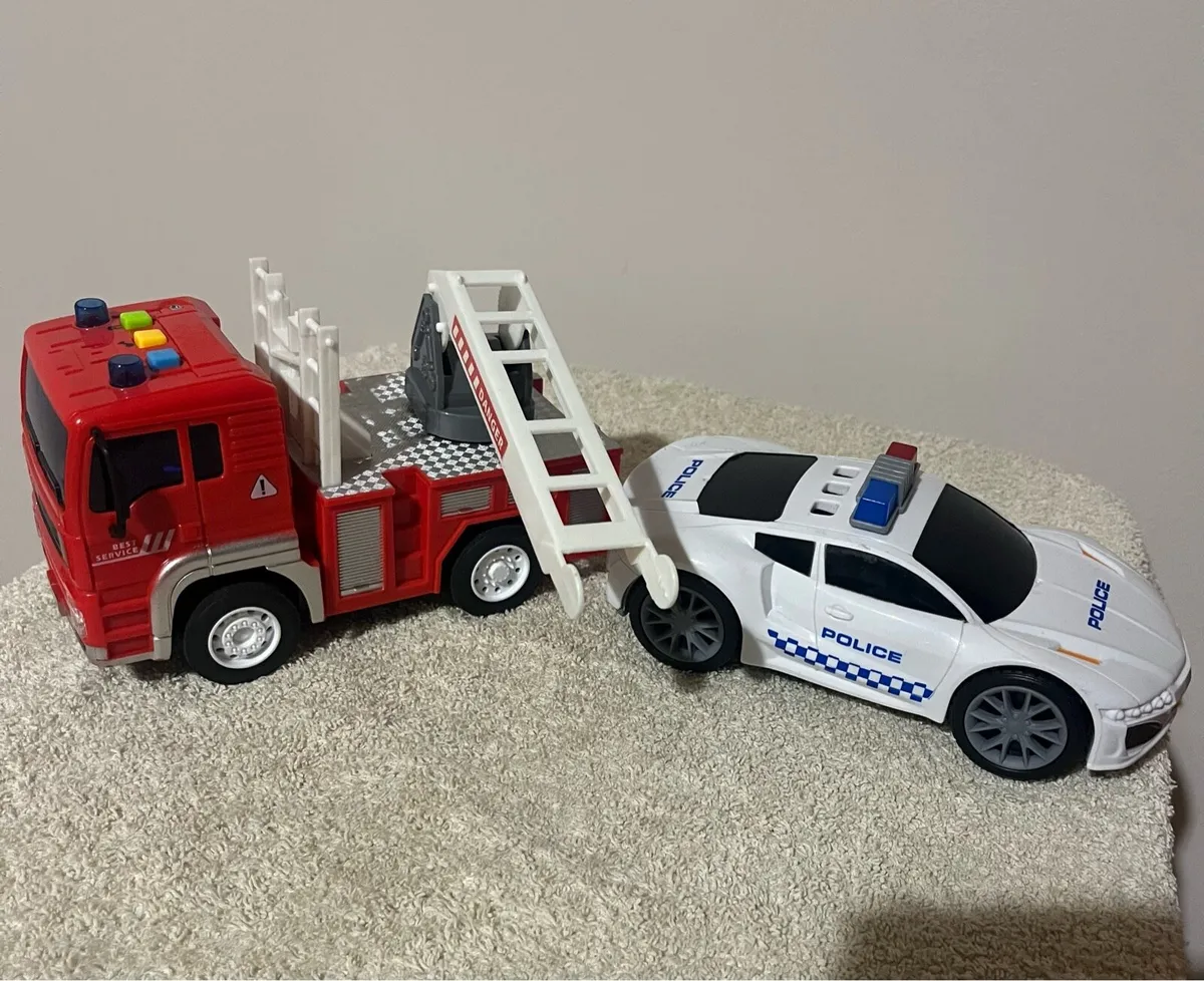 Toy emergency vehicles - Image 1