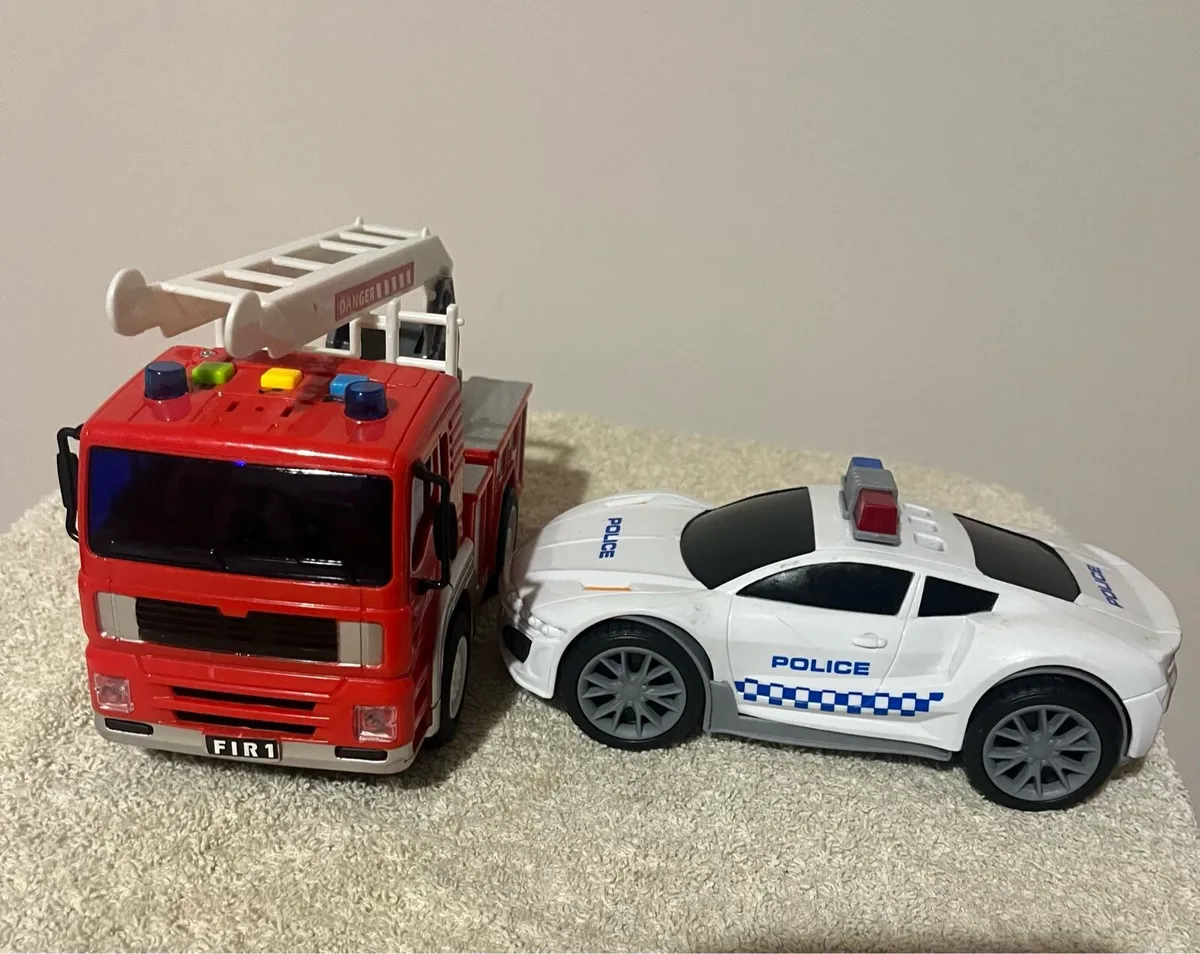Toy emergency vehicles - Image 2