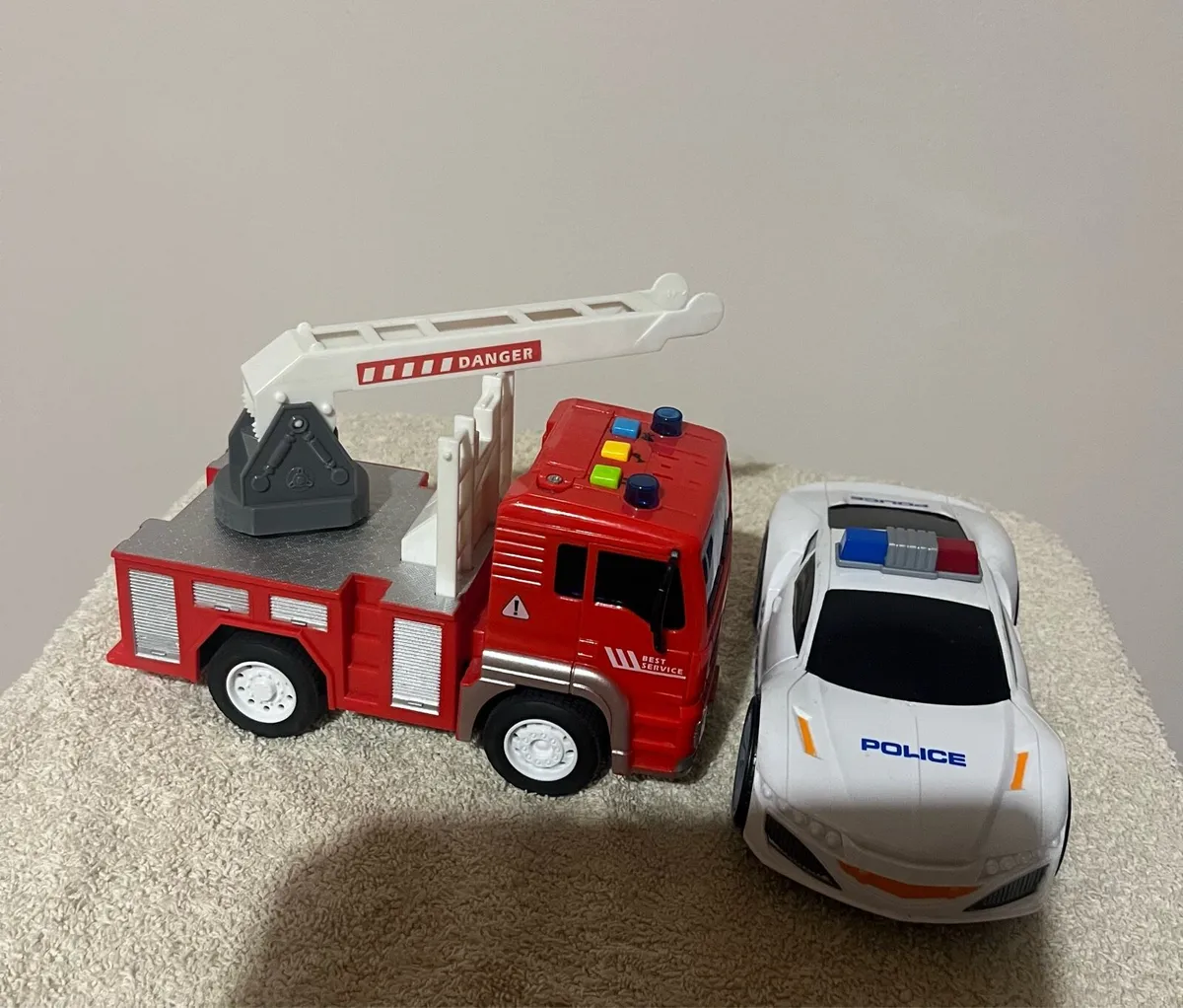 Toy emergency vehicles - Image 3