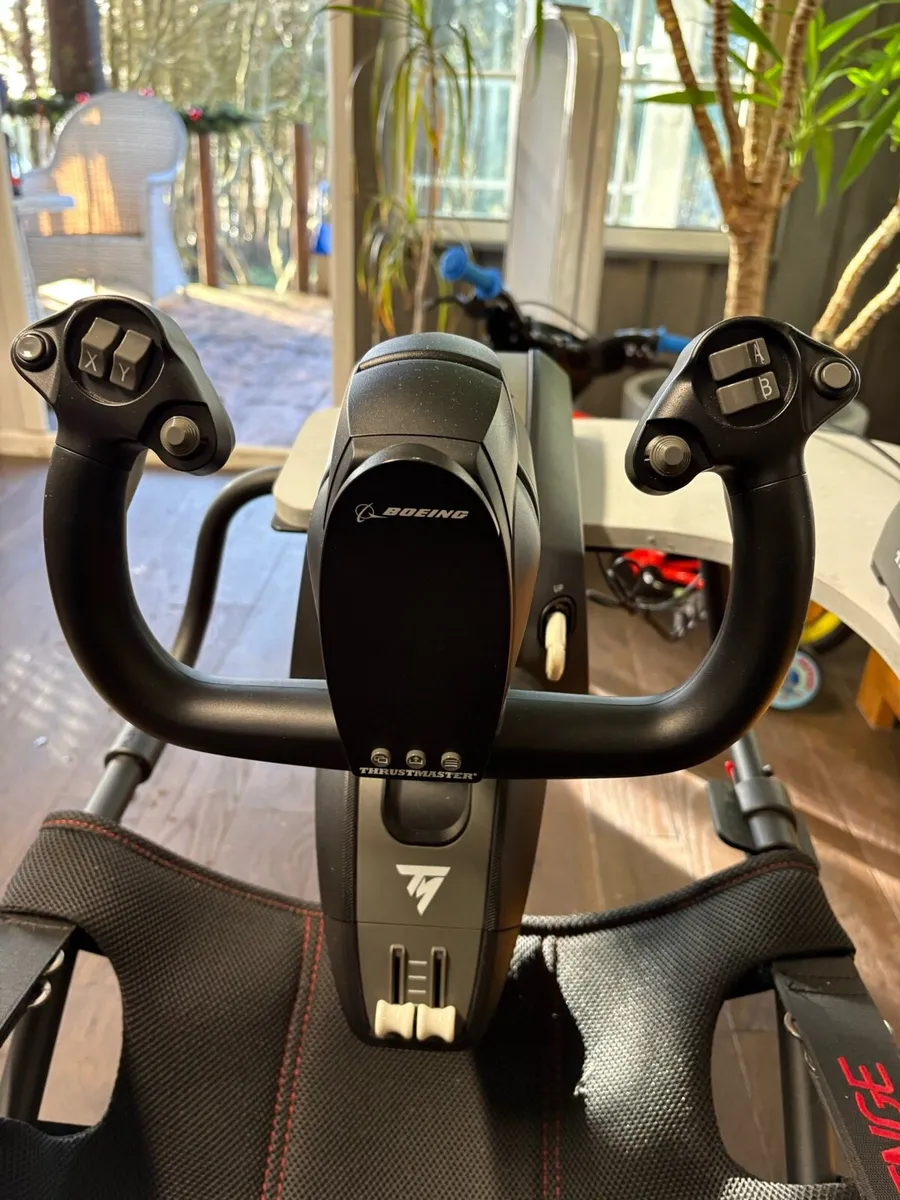 Flight simulator control set up - Image 4