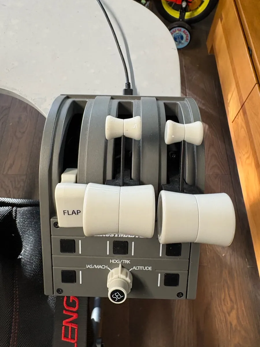 Flight simulator control set up - Image 3