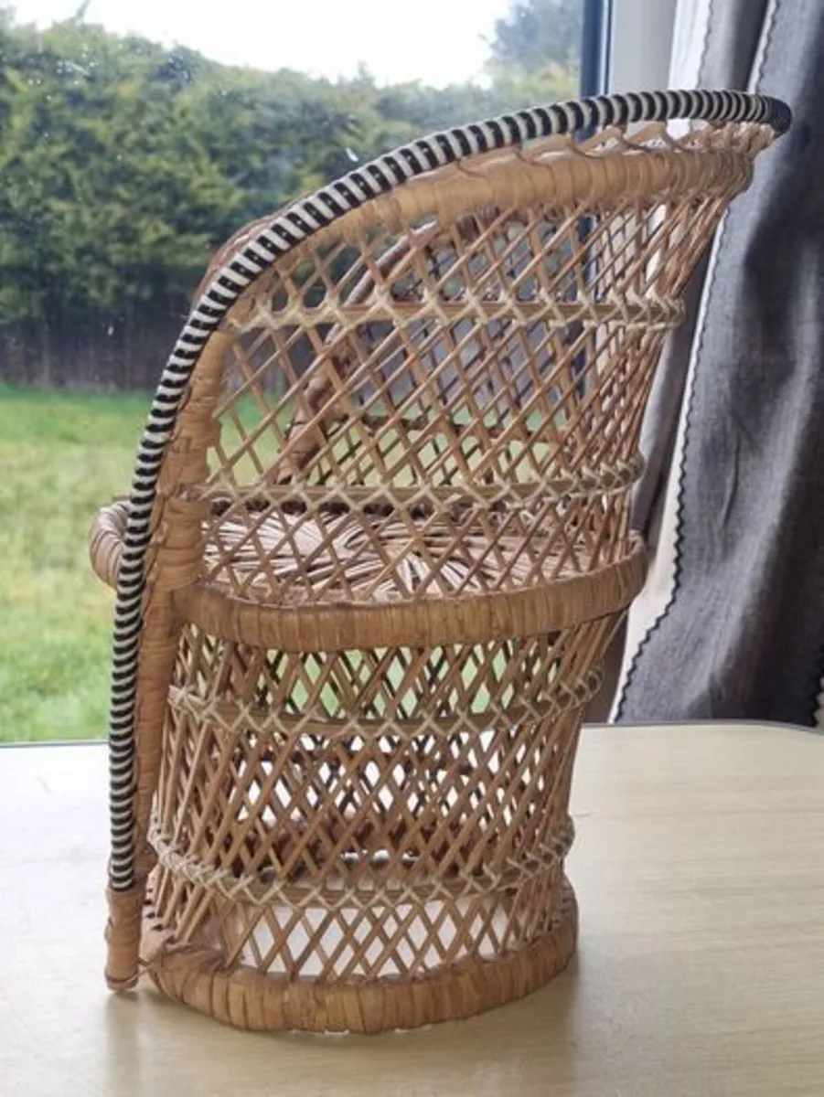 Vintage miniature wicker armchair - Image 3