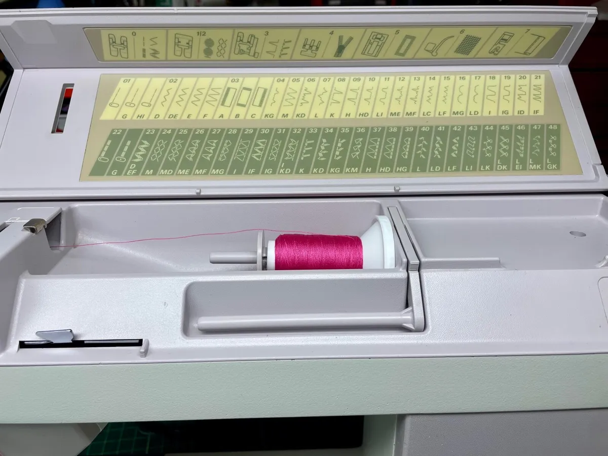 Premium PFAFF 1051 Heavy Duty Sewing Machine - IDT - Image 3