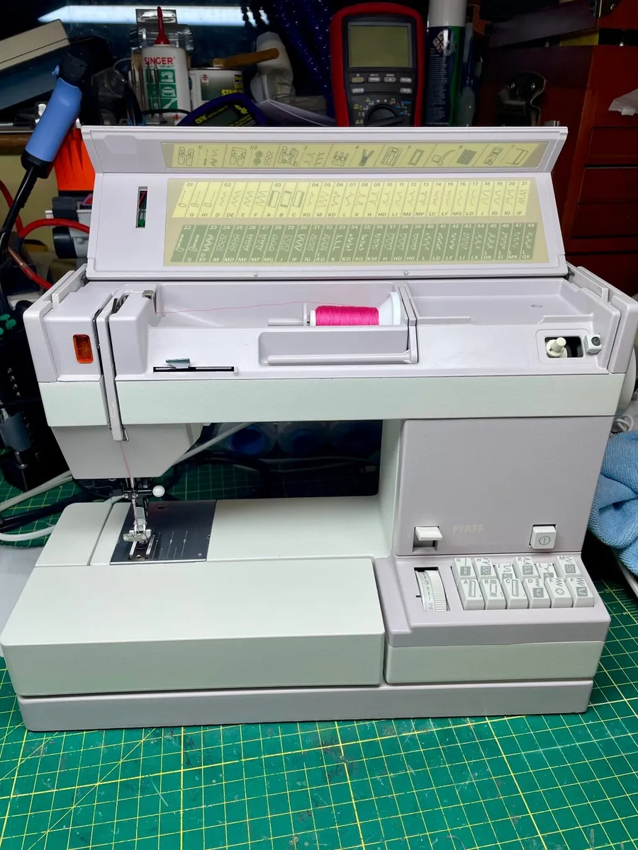 Premium PFAFF 1051 Heavy Duty Sewing Machine - IDT - Image 2