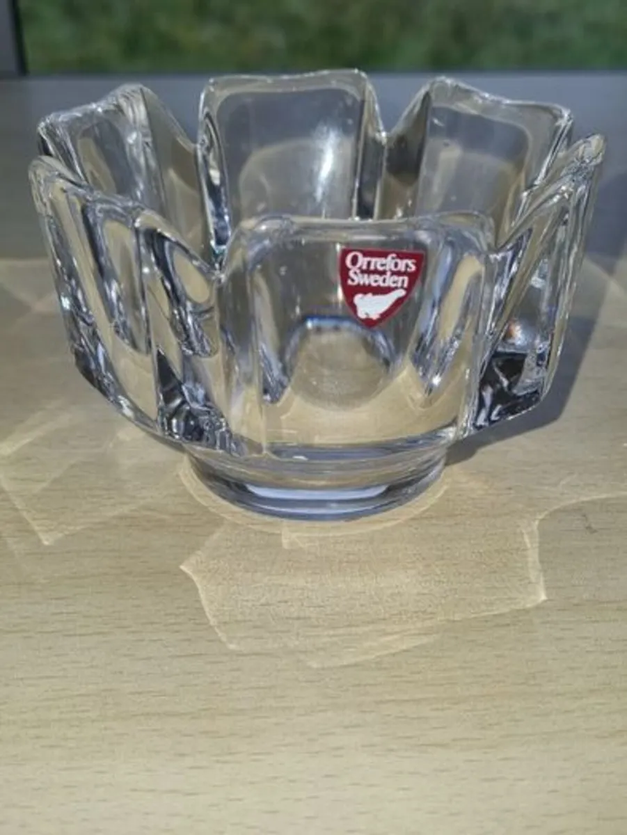 A crystal bowl designed by Lars Hellsten - Image 1