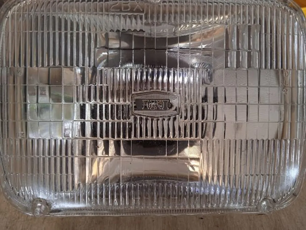 Nissan Vanette left sealed beam - Image 1