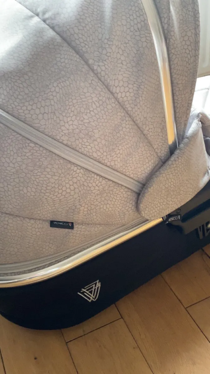 Venicci travel system - Image 2