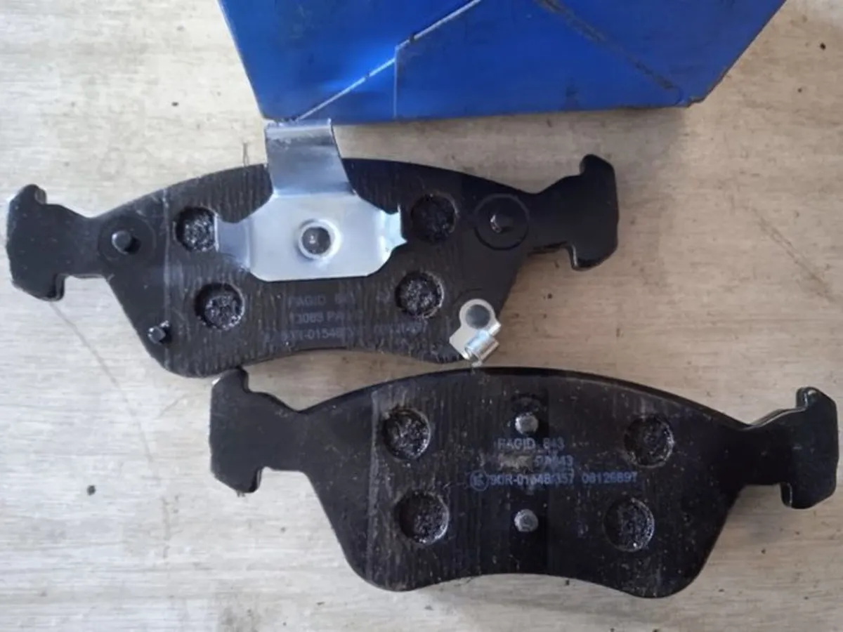 Avensis brake pads Front - Image 2