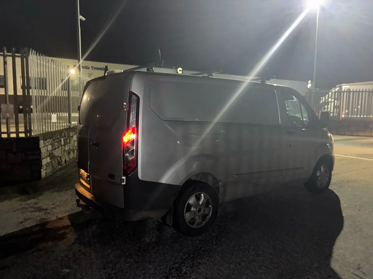 Ford coustom - Image 2