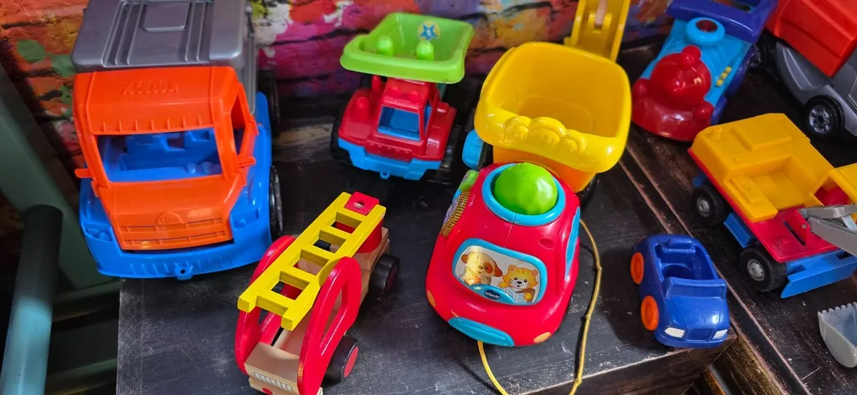 Toys for toddler 9x vehicles + dog on batteries - Image 1
