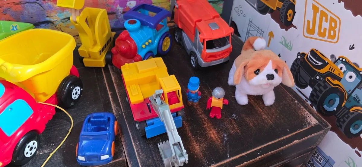 Toys for toddler 9x vehicles + dog on batteries - Image 2