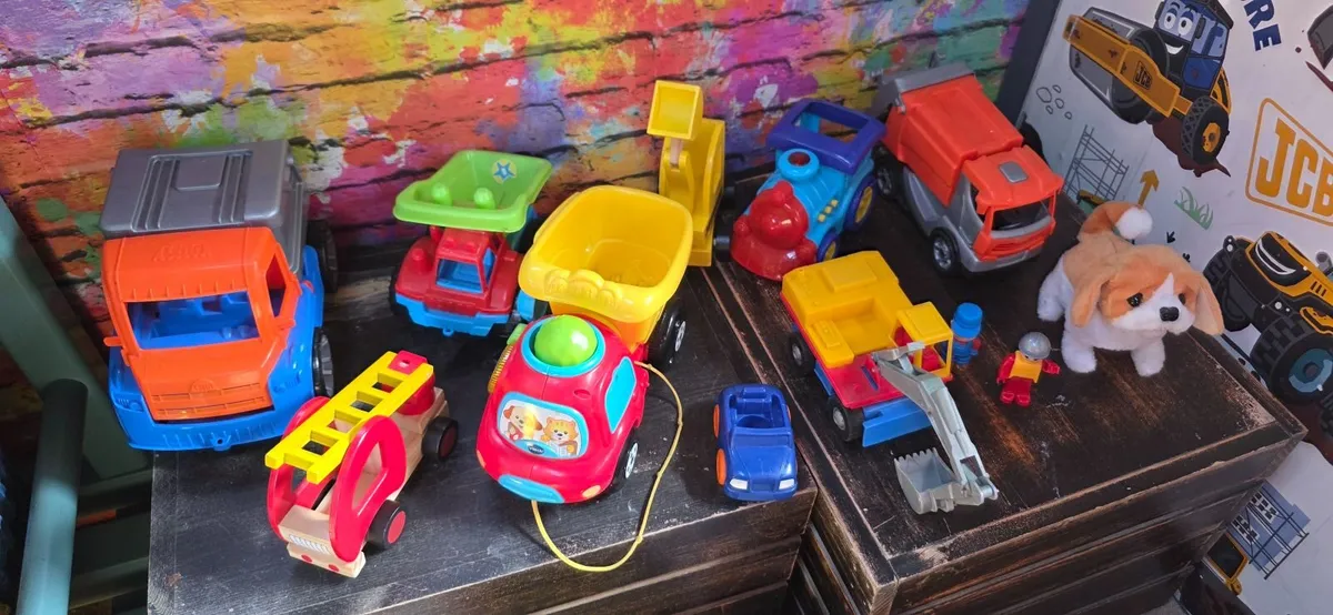 Toys for toddler 9x vehicles + dog on batteries - Image 3