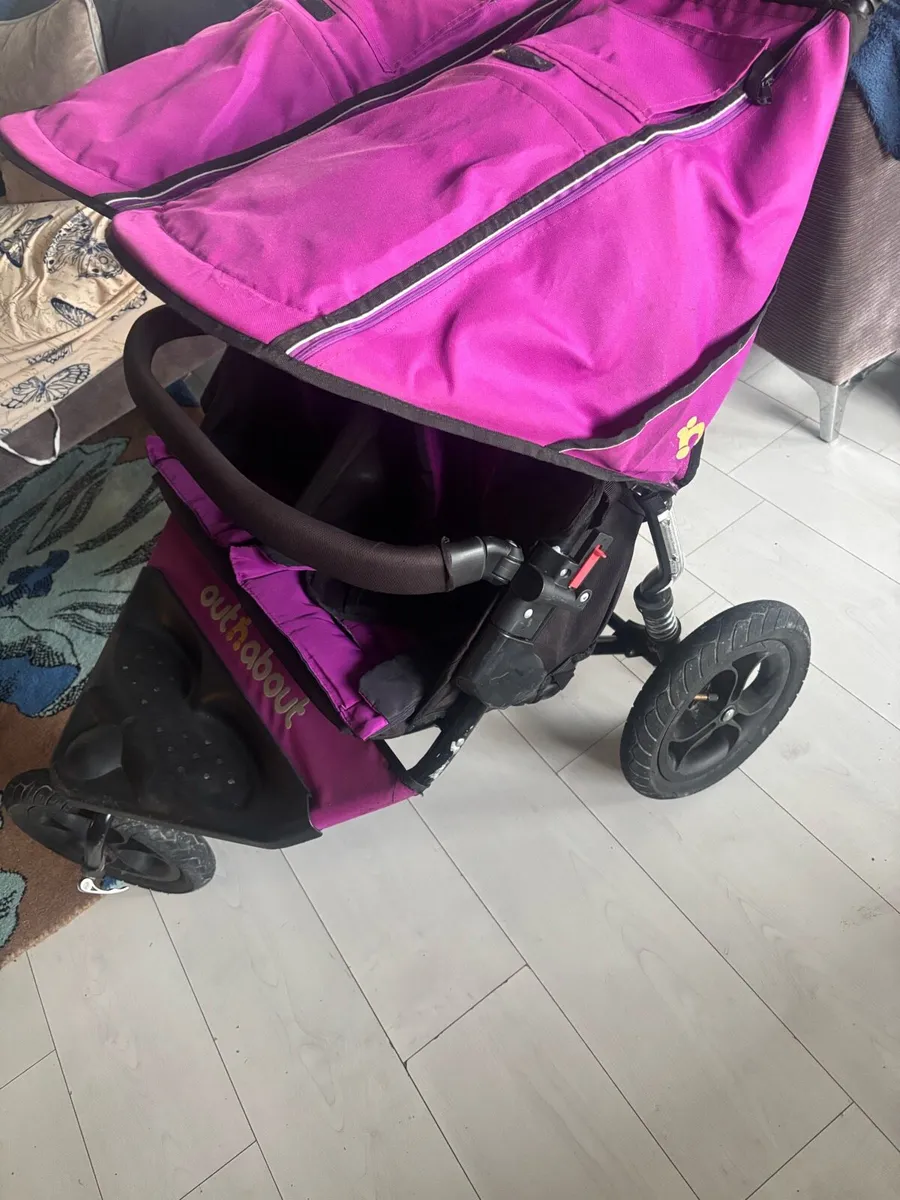 Out n about double nipper buggy - Image 2