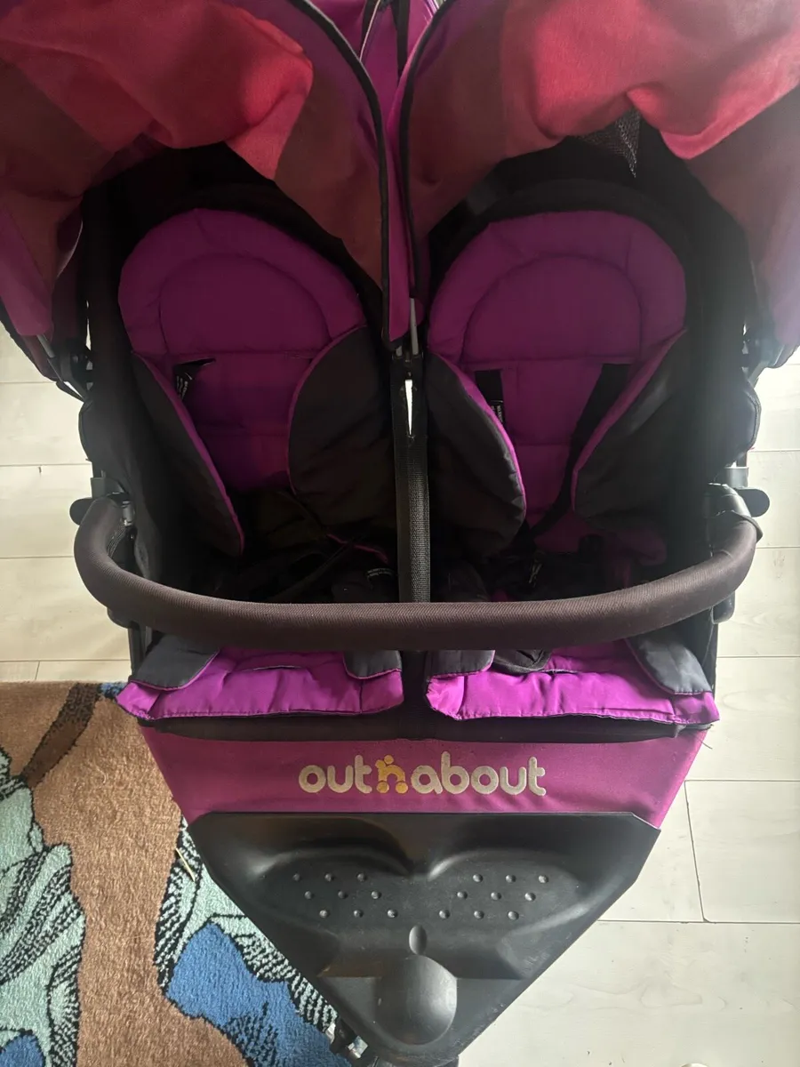 Out n about double nipper buggy - Image 4