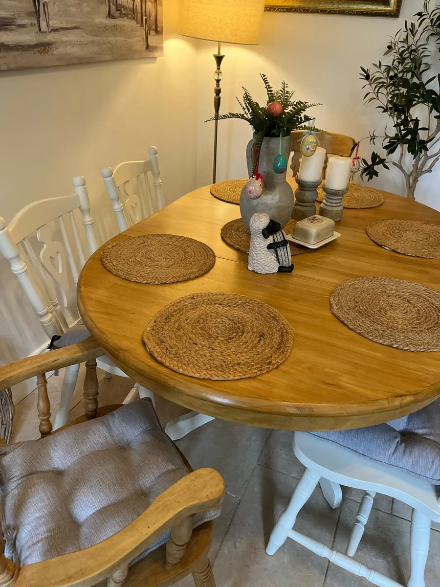 Extendable table and chairs set - Image 3