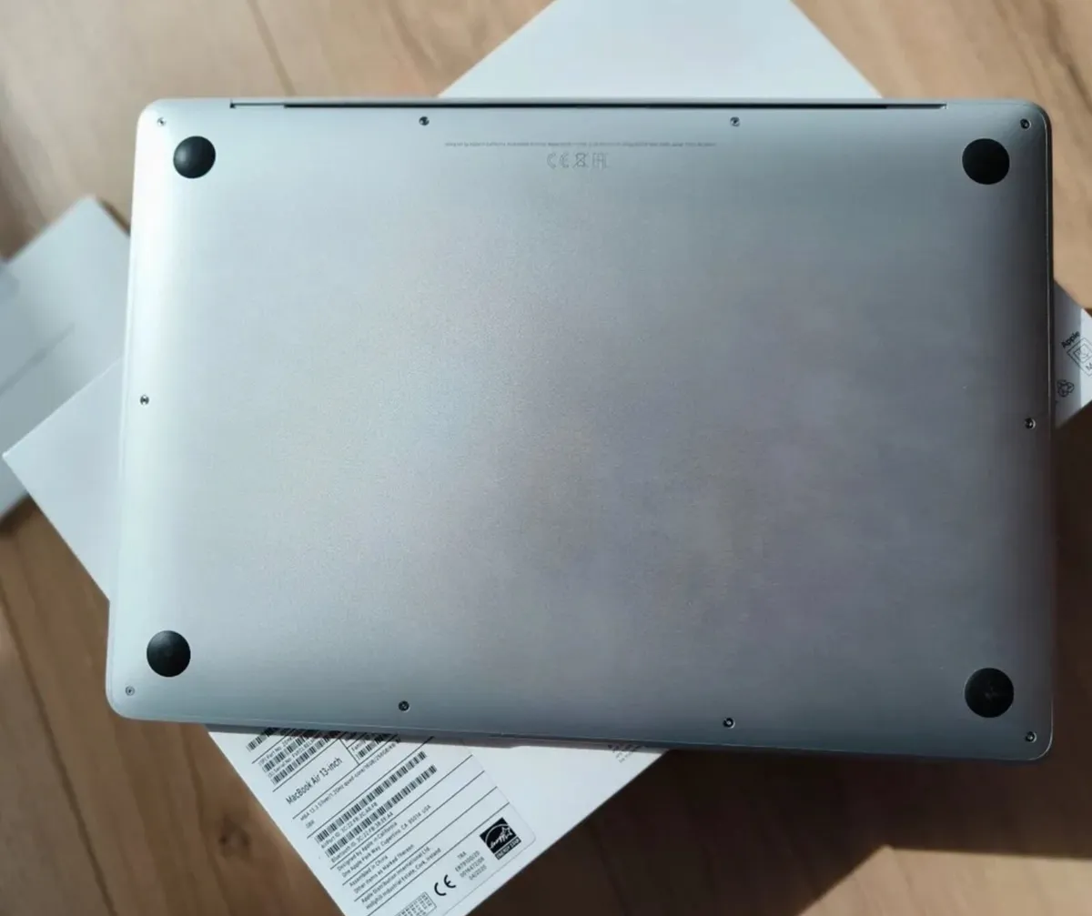 Apple Macbook Air 13 - Image 2