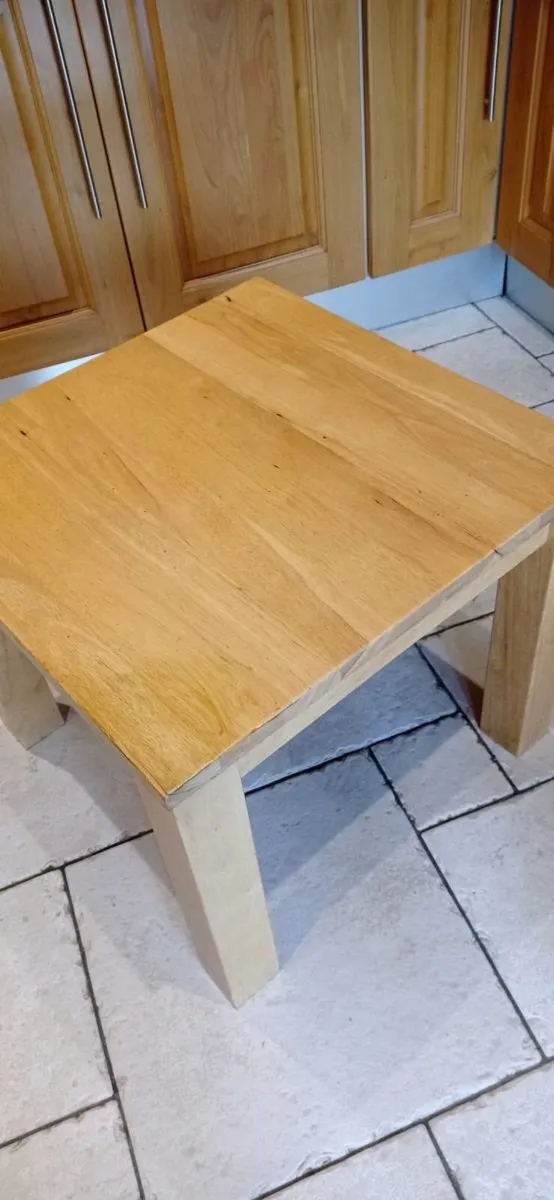 600 x 600mm Heavy pine coffee table - Image 2