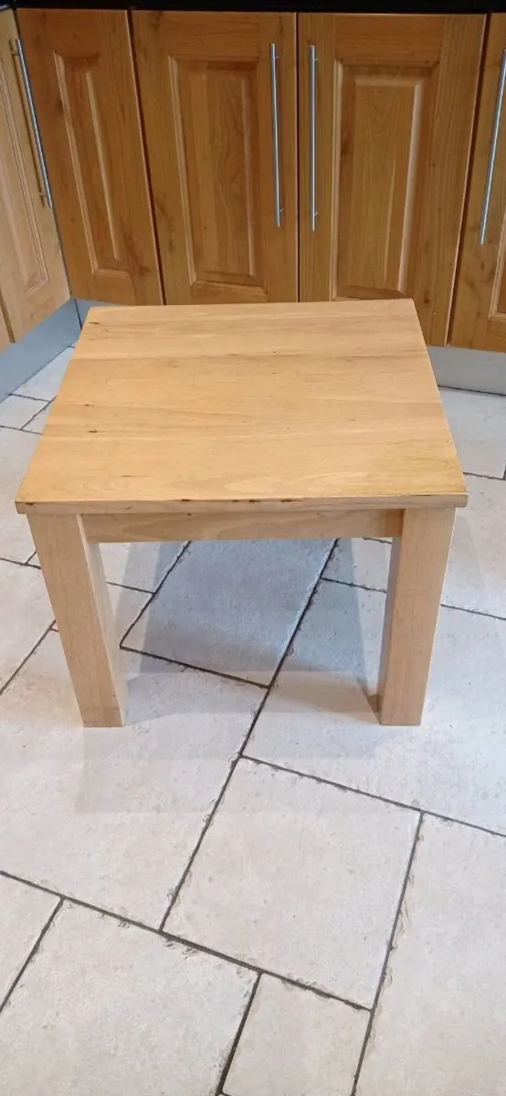 600 x 600mm Heavy pine coffee table - Image 1