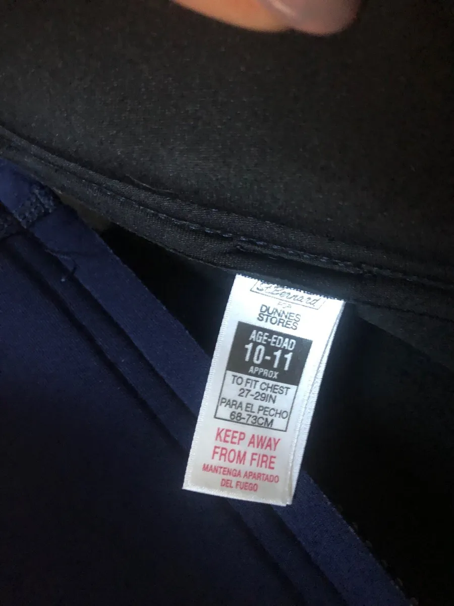 Girls wetsuit age 10/11 €10 - Image 3