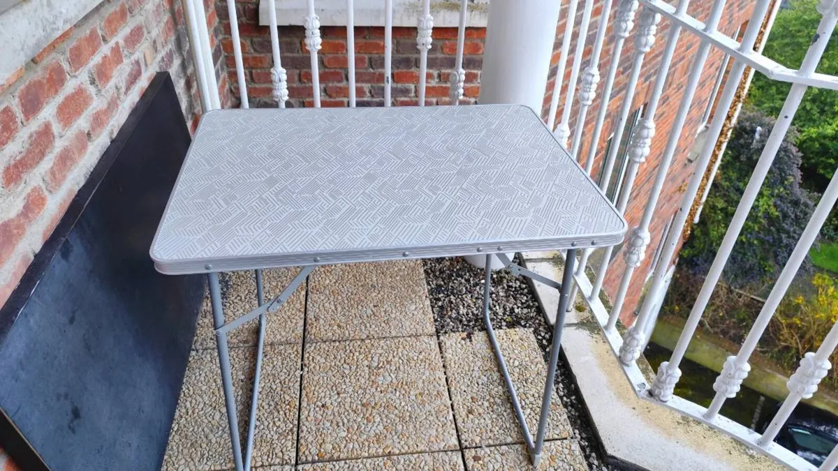 Picnic folding table