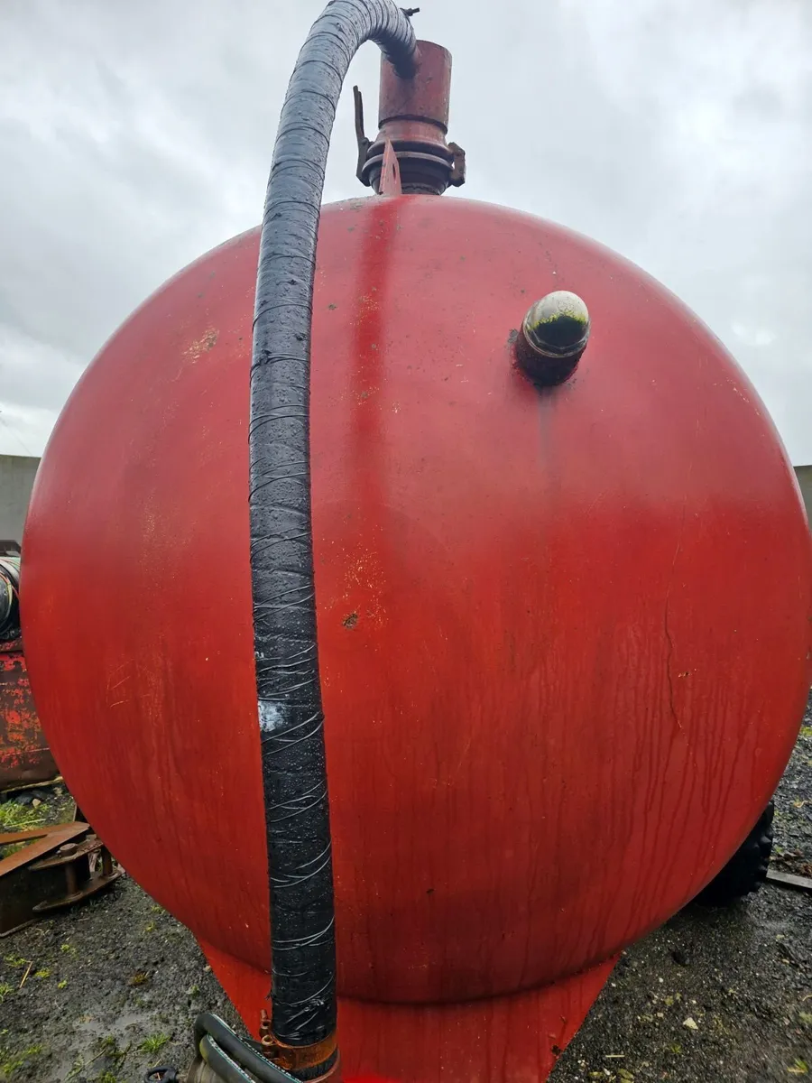 1300 gallon tanker - Image 2