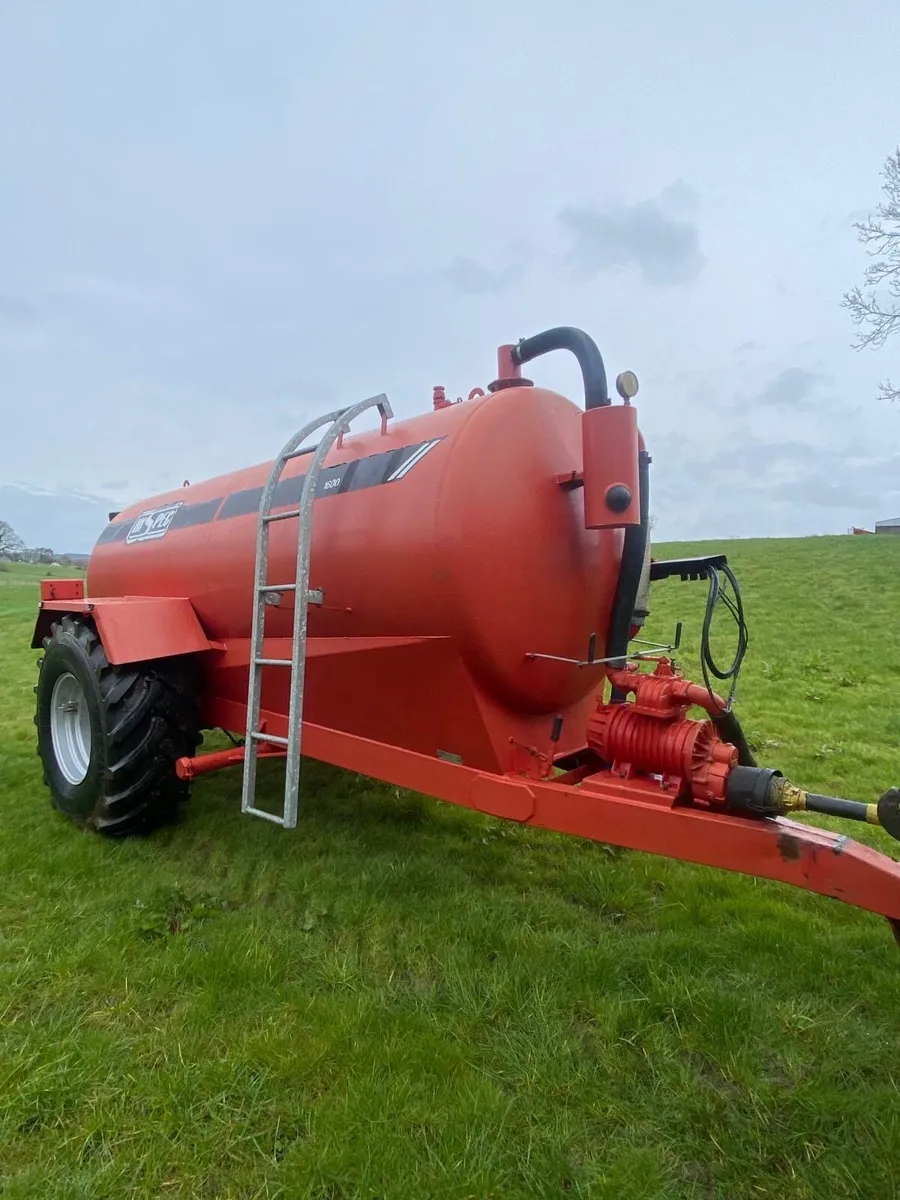 Hi-Spec 1600 Tank with Road Sprinkler System - Image 3
