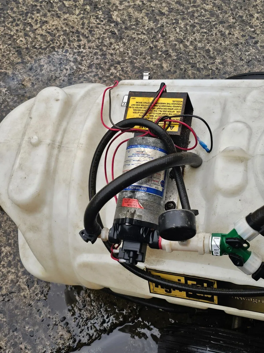 MF ride on tractor - - Image 3