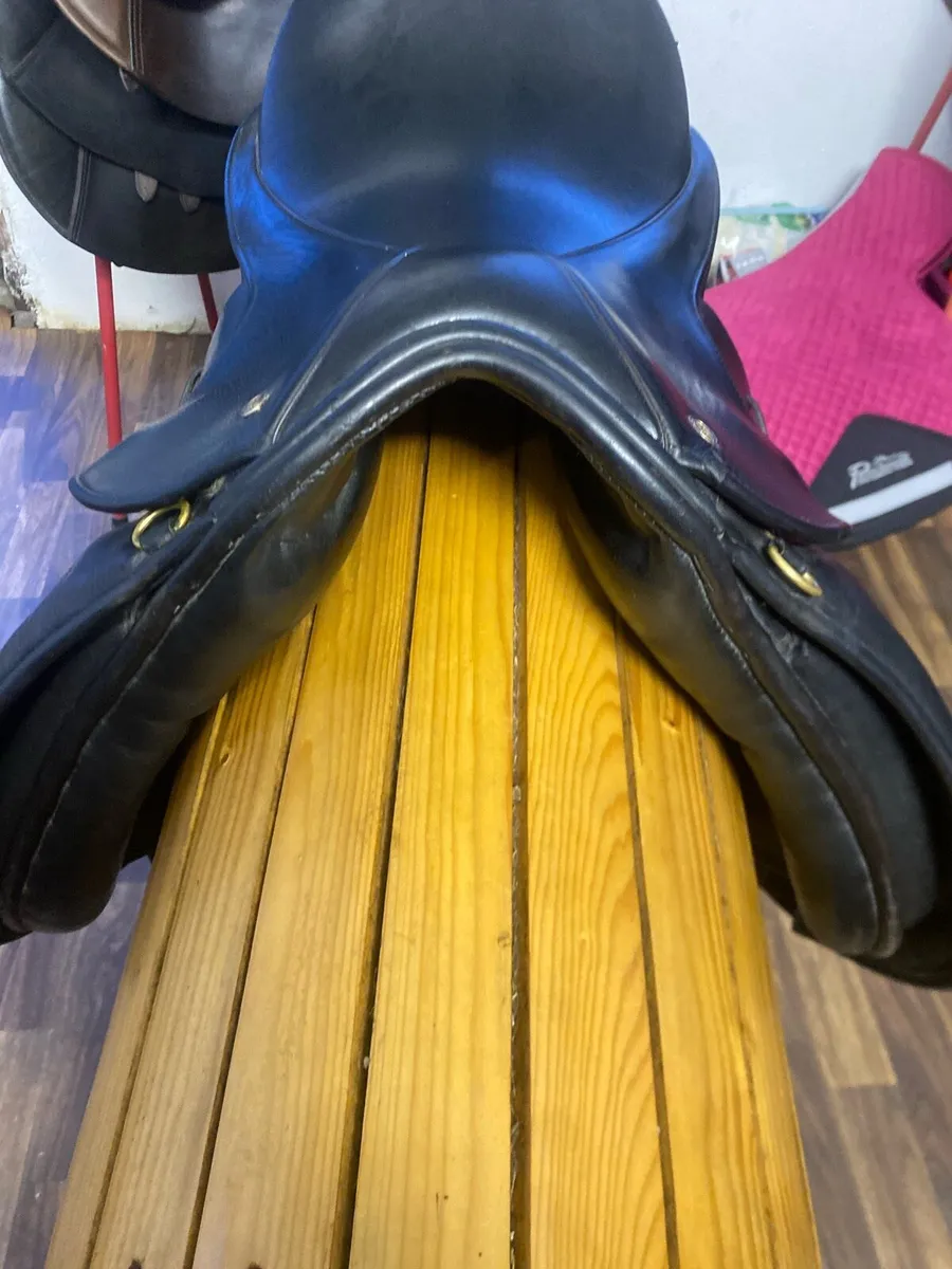 Black Leather saddle 17” wide - Image 2