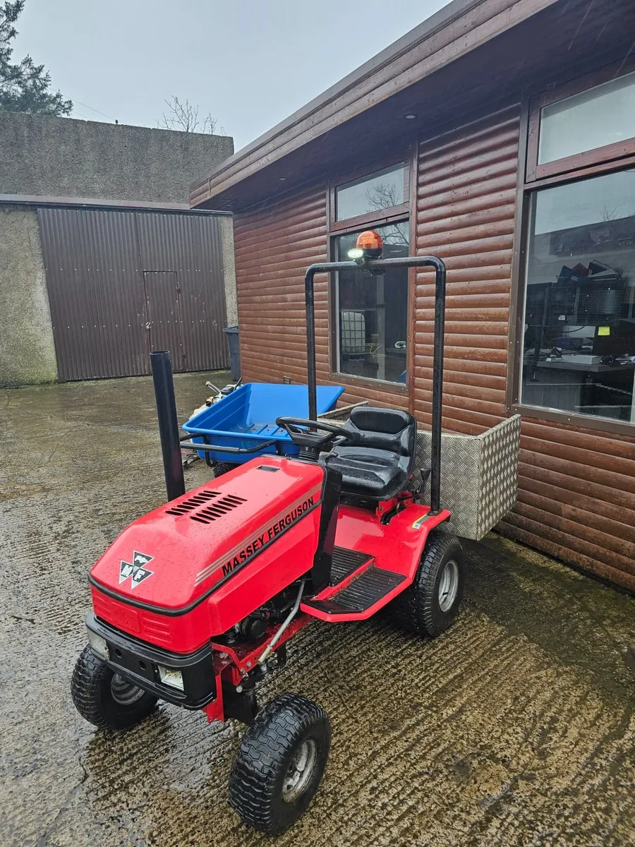 MF ride on tractor - - Image 1