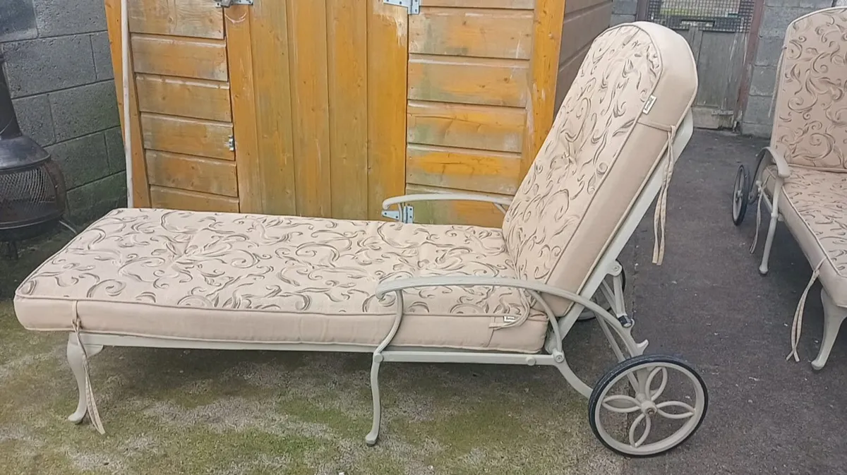 Garden loungers - Image 1