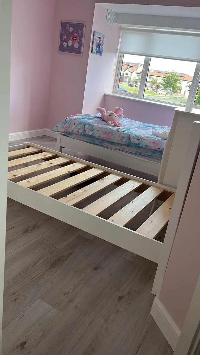 Bed frame plus mattress - Image 1