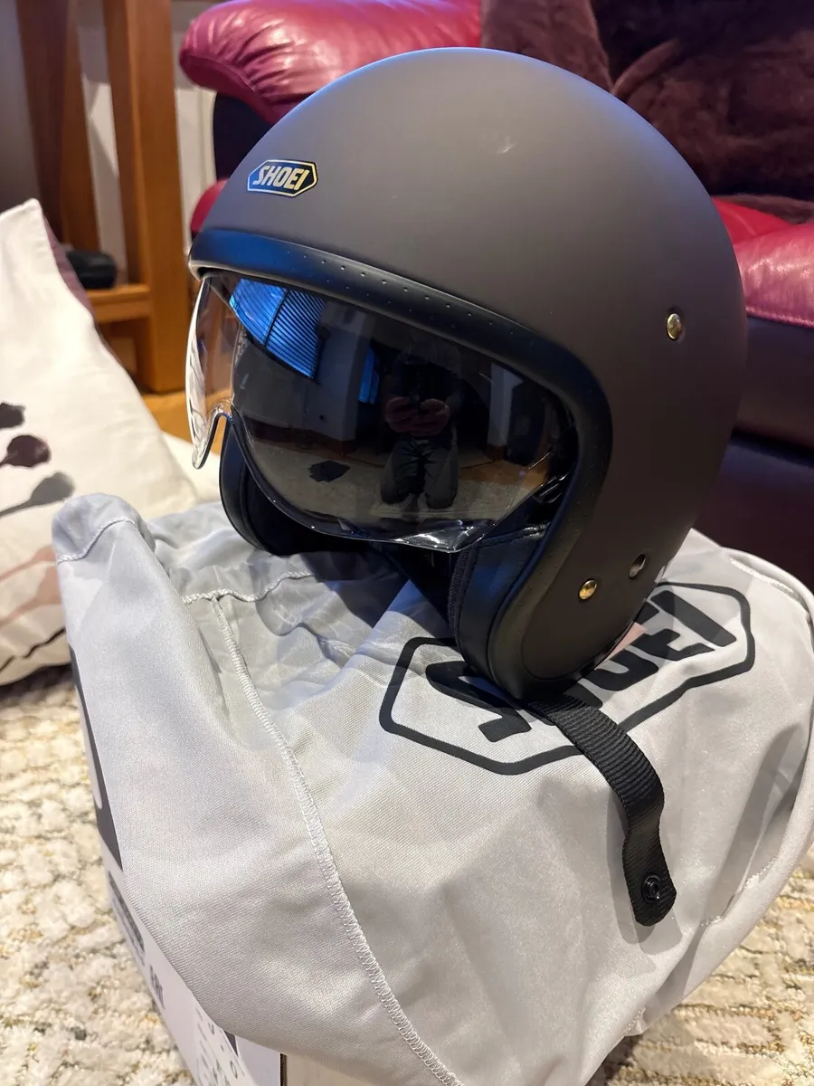 Shoei motorcycle helmet - Image 4