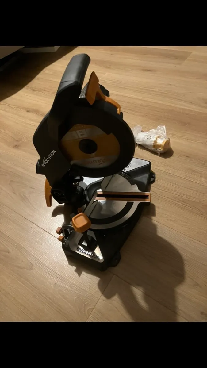 Mitre saw brand new - Image 3