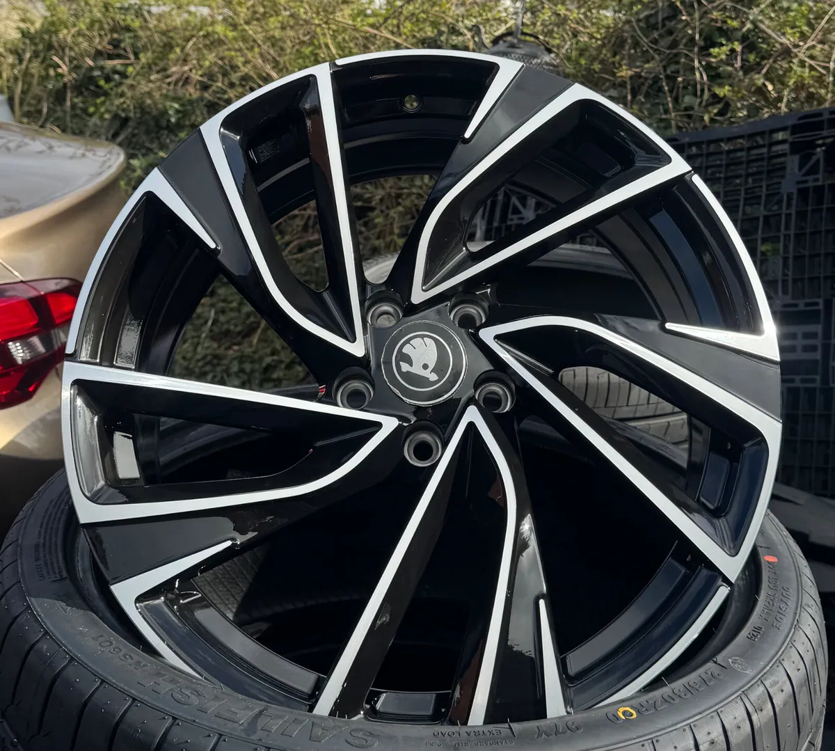 19” Adelaide 5x112 black / pol & tyres