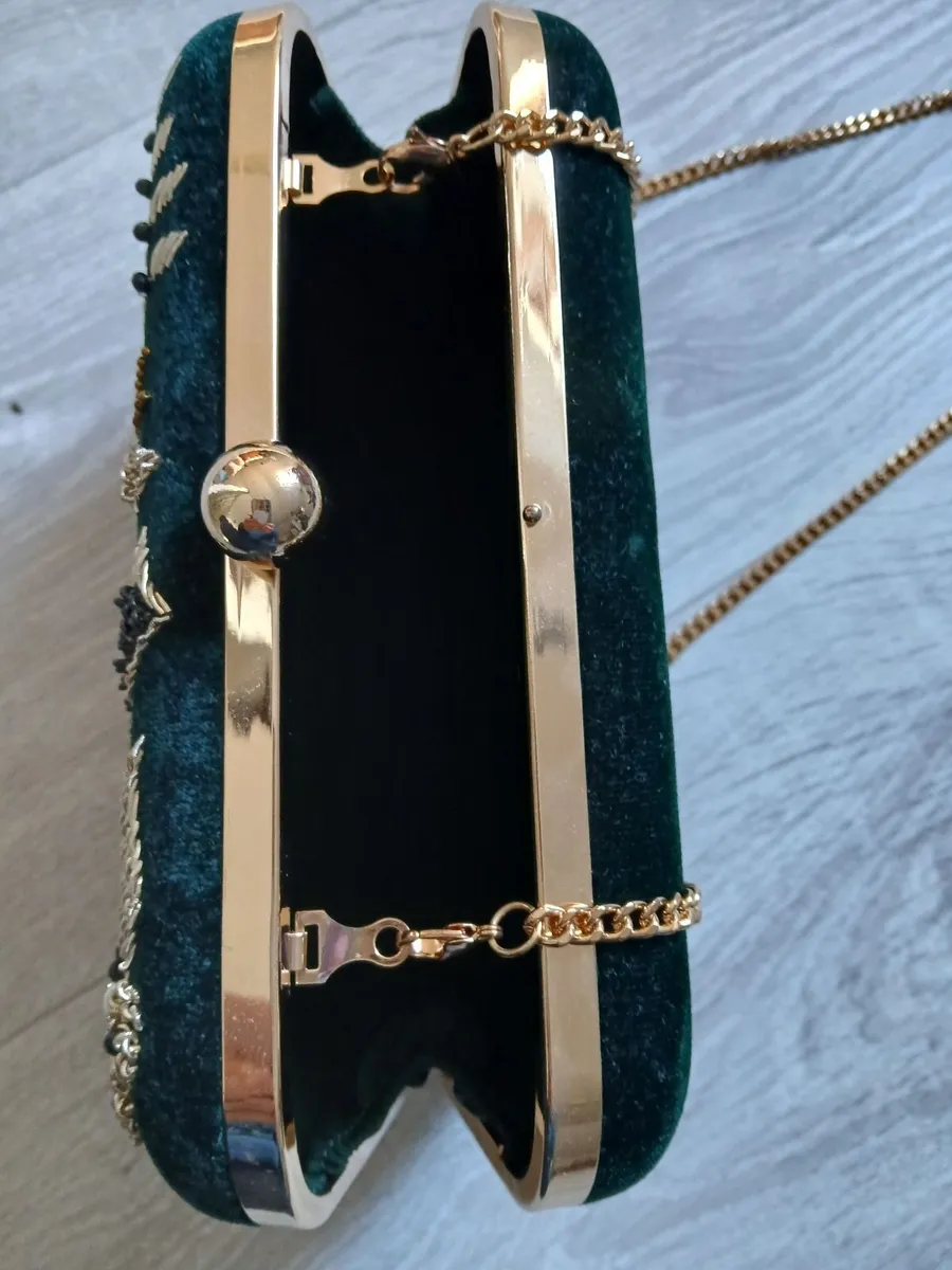Lovely folkster clutch bag with gold strap and det - Image 2
