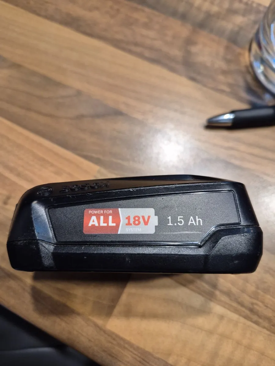 2 bosch batteries for cordless drill plus charger - Image 2