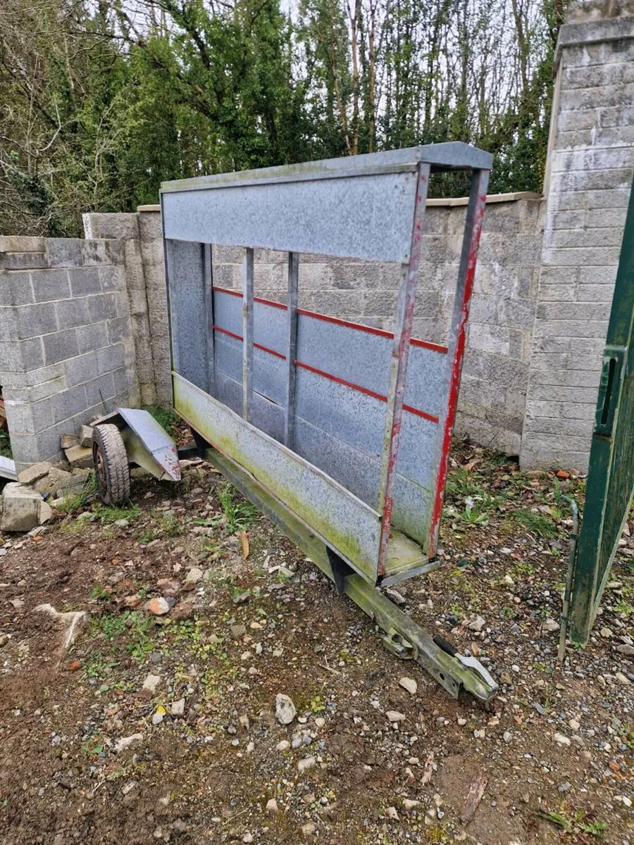 Advertising trailer - Image 1