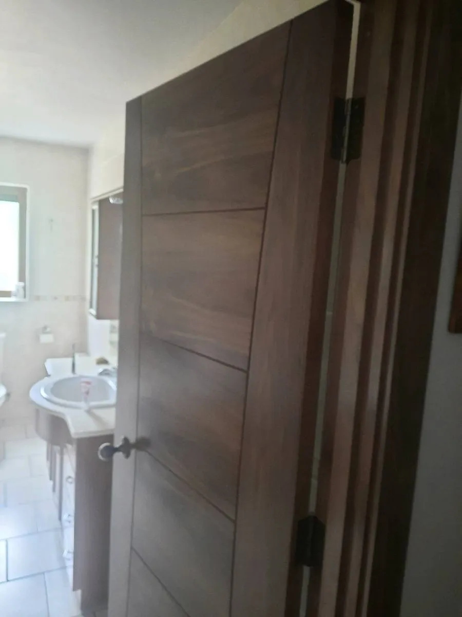 Deanta Walnut Hp18 fire door fd30 - Image 2