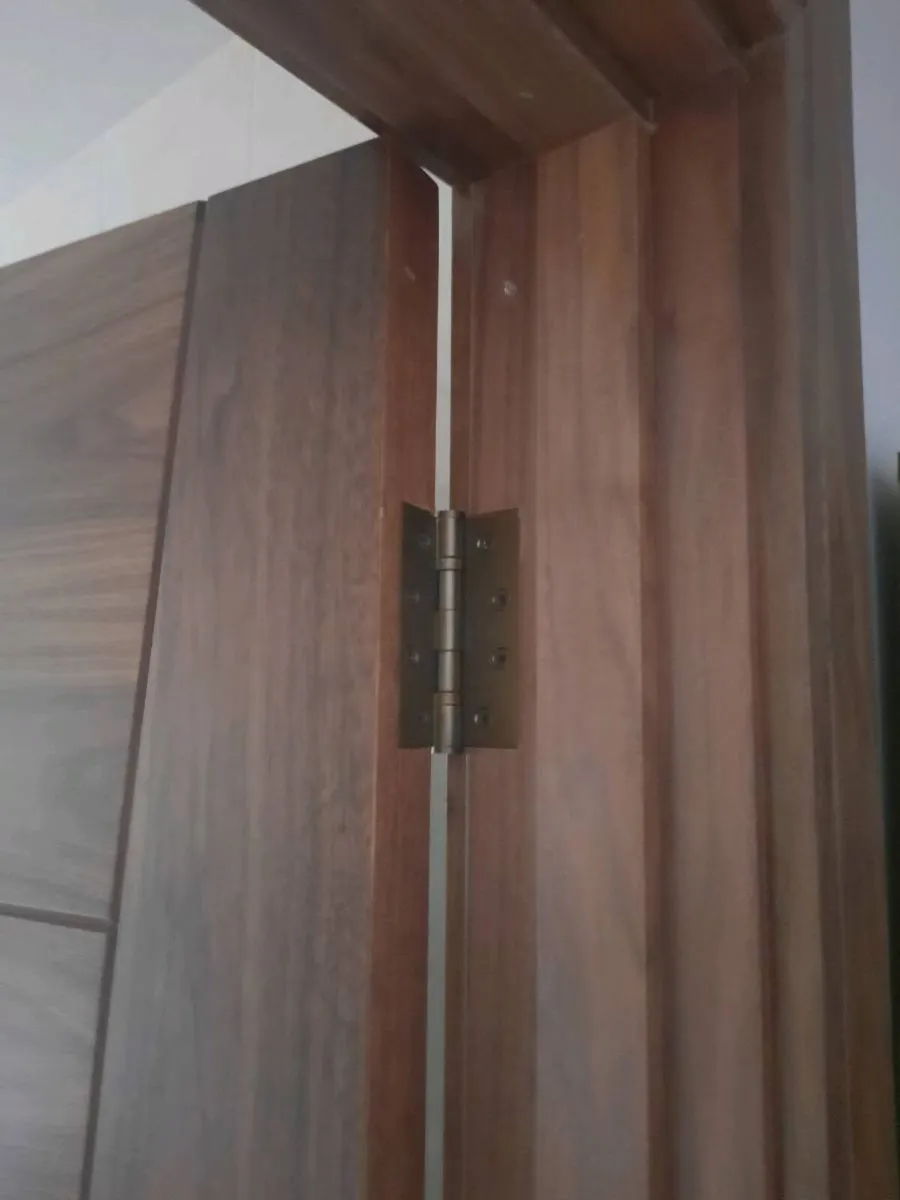 Deanta Walnut Hp18 fire door fd30 - Image 3