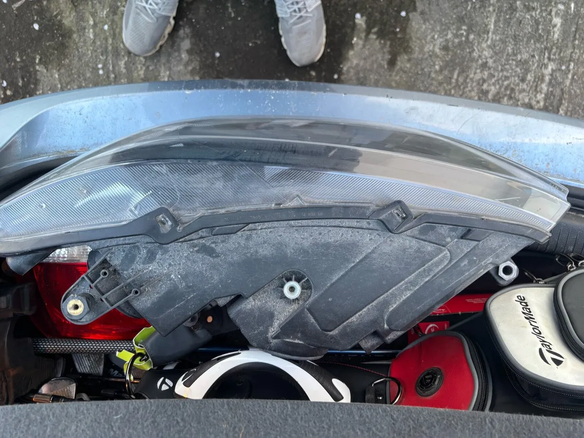 2020 VW caddy left hand headlamp - Image 2