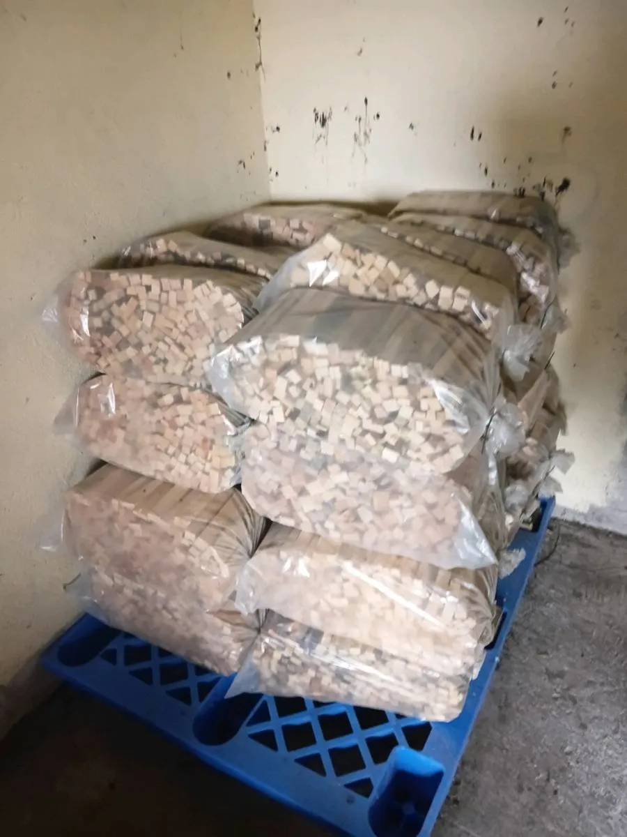 Large bags of kindling - Image 3